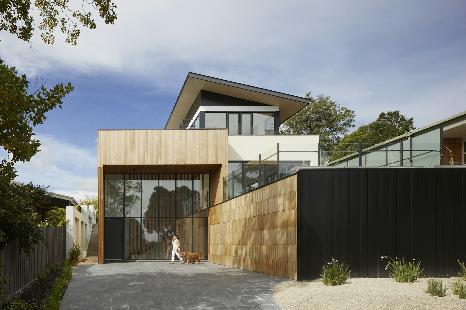 Light-filled Florida contemporary interior with wallcovering