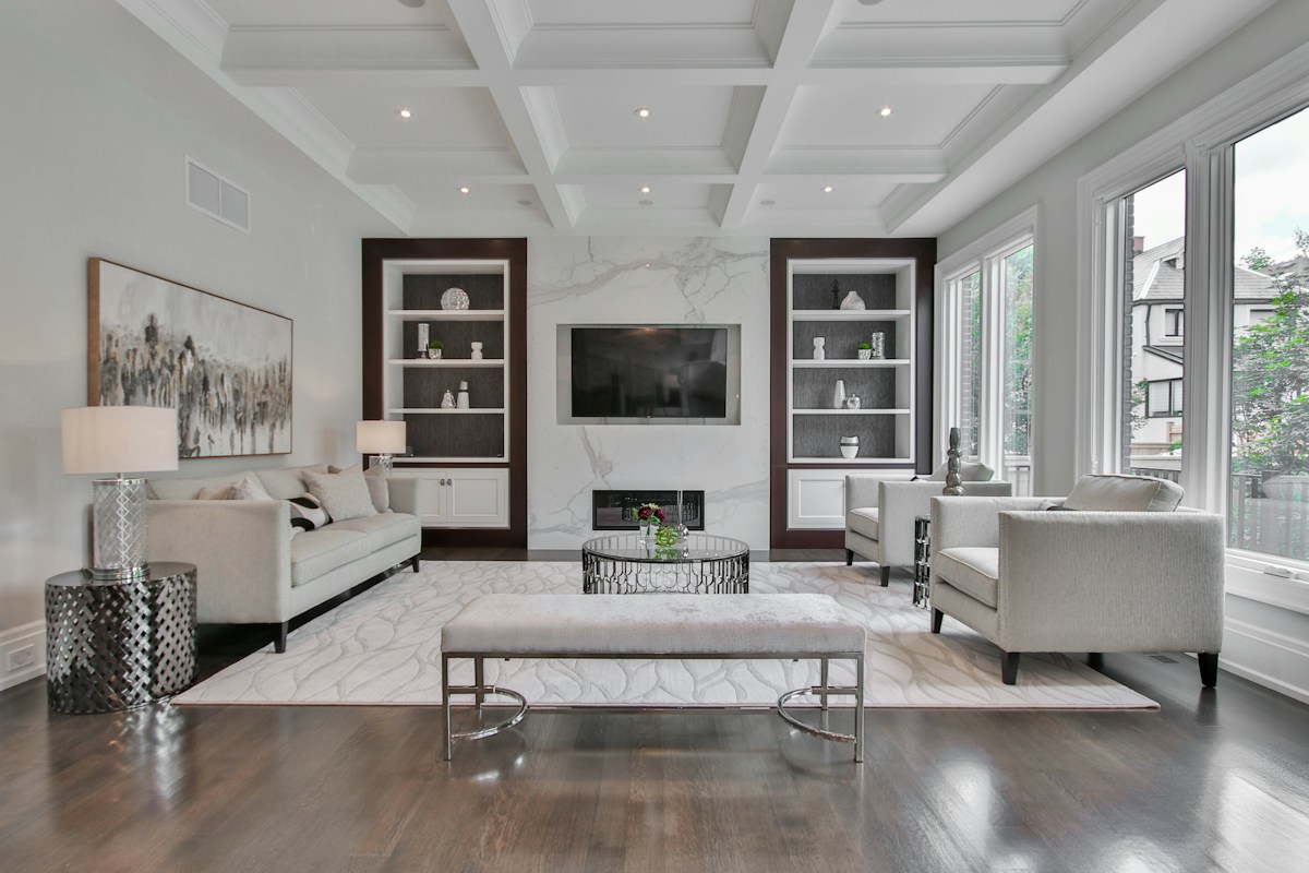 Dining room with textured feature wall